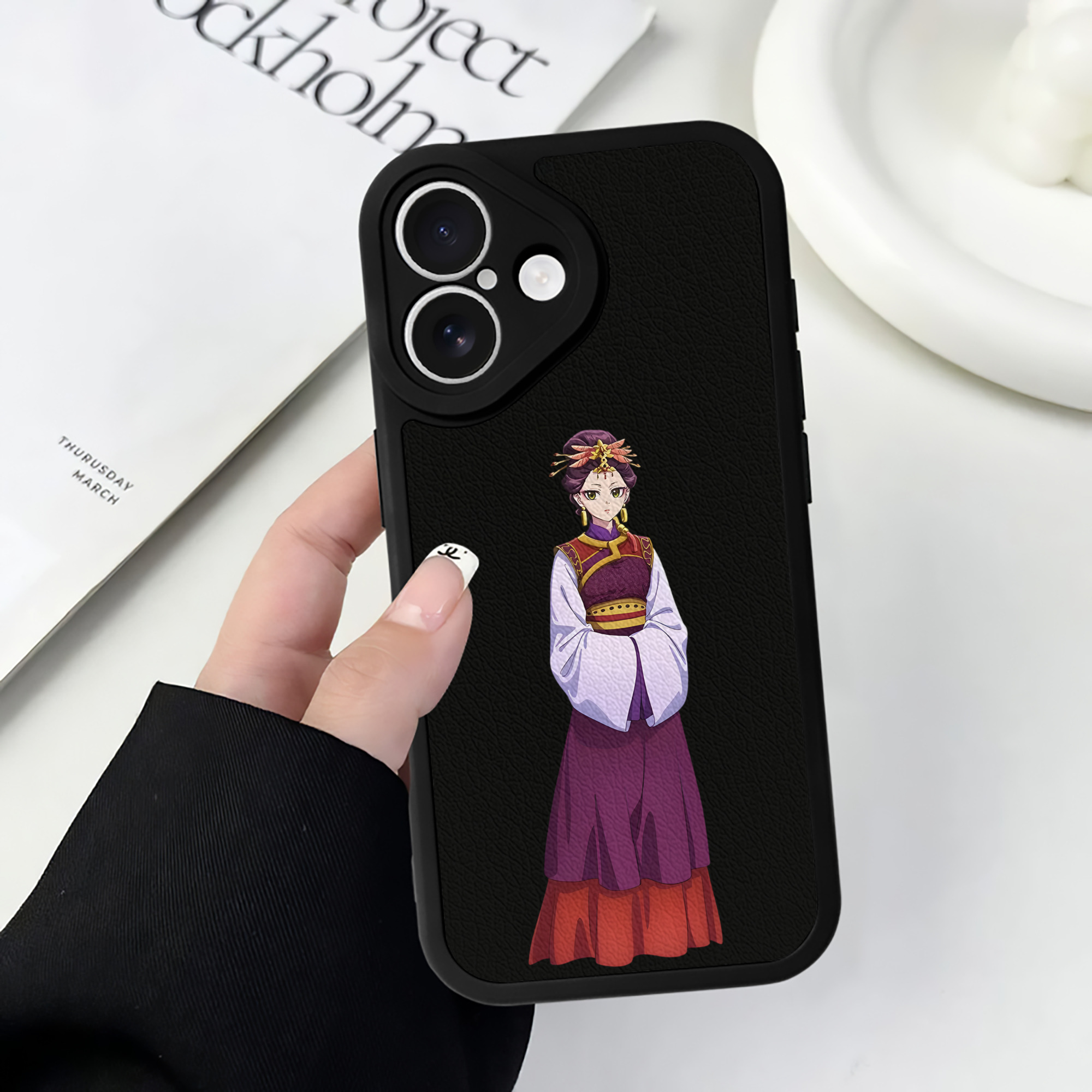 （画像用） 薬屋のひとりごと The Apothecary Diaries 【iPhone 16シリーズ対応】シリコンスマホケース（レザー調） 材質：シリコン